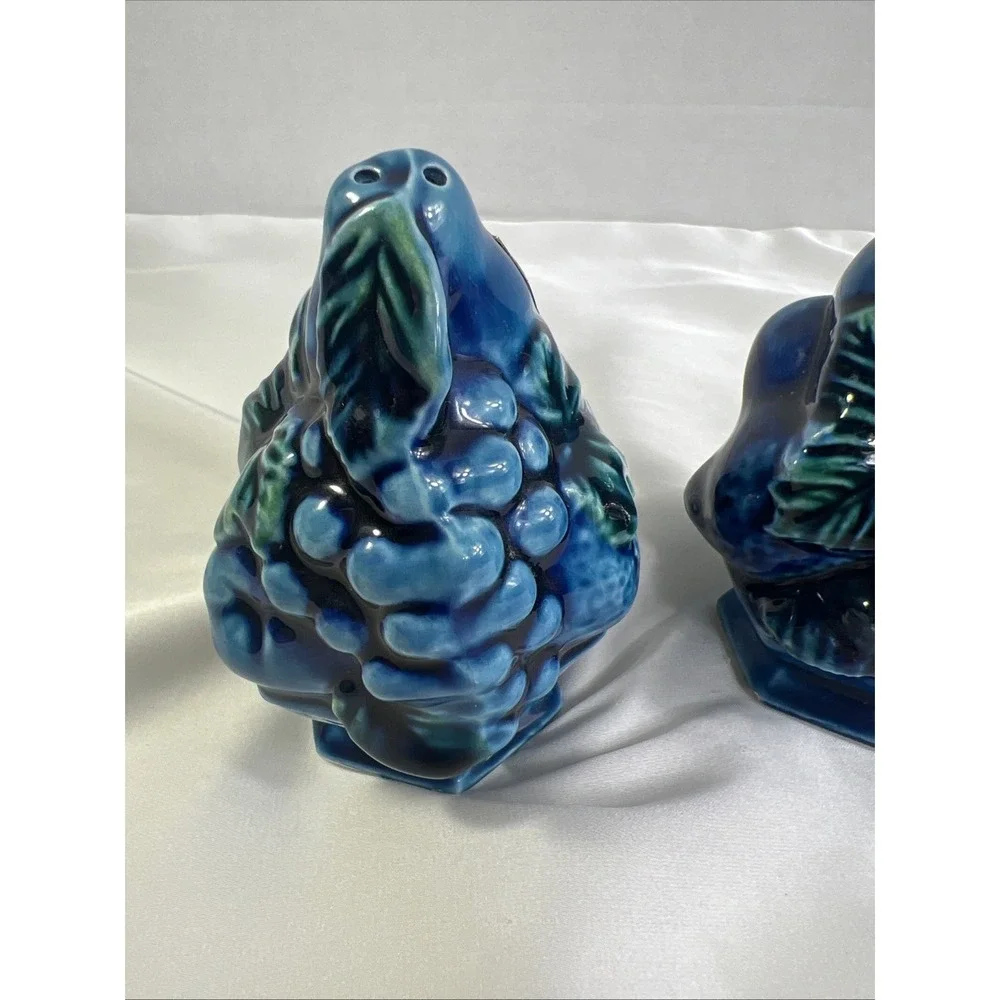 Inarco Blue Mood Indigo Grape Vine Salt & Pepper Shakers Fruit 3.5